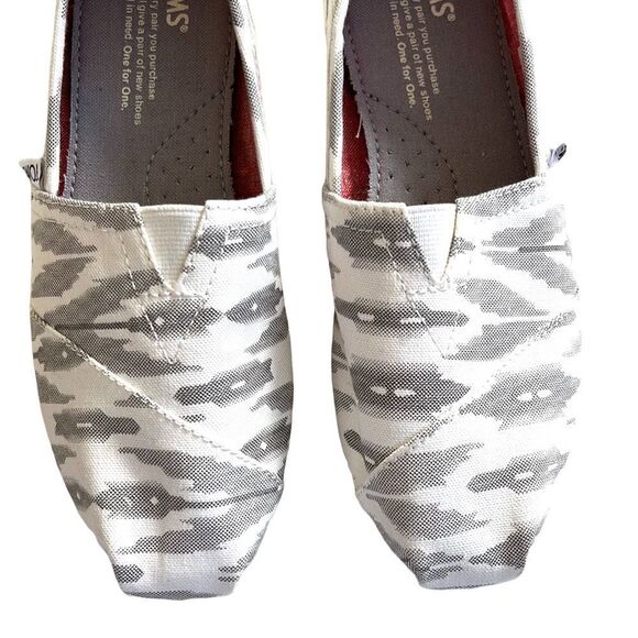 Like new Toms flats - Picture 2 of 5
